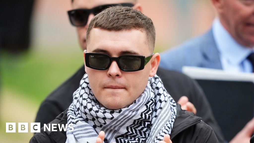 Kneecap rapper Mo Chara’s terror case thrown out