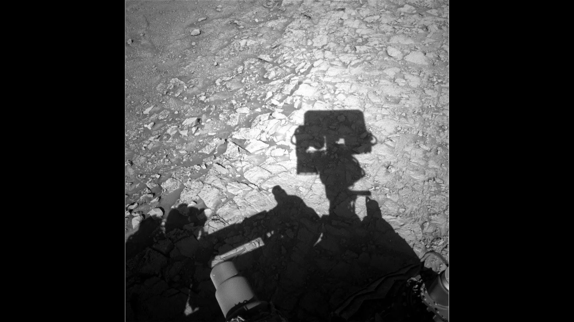 NASA’s Mars rover Curiosity captures stunning details of alien rock formations